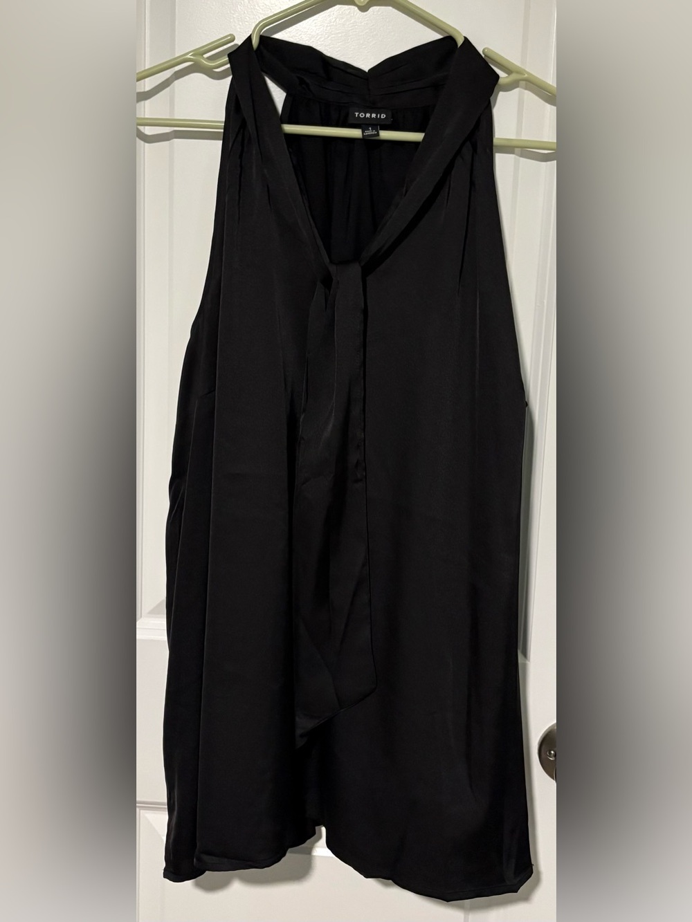torrid Black Sleeveless Tie-Neck Tank Top